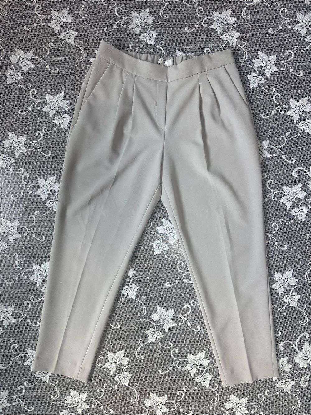Aritzia Babaton Cohen Pull On Crop Pant in Grey Sz 10 - Picture 2 of 10